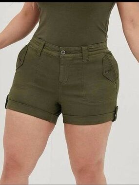 NWT Torrid 3.5in Olive Green Military Stretch Twill Mid-Rise Women’s Shorts